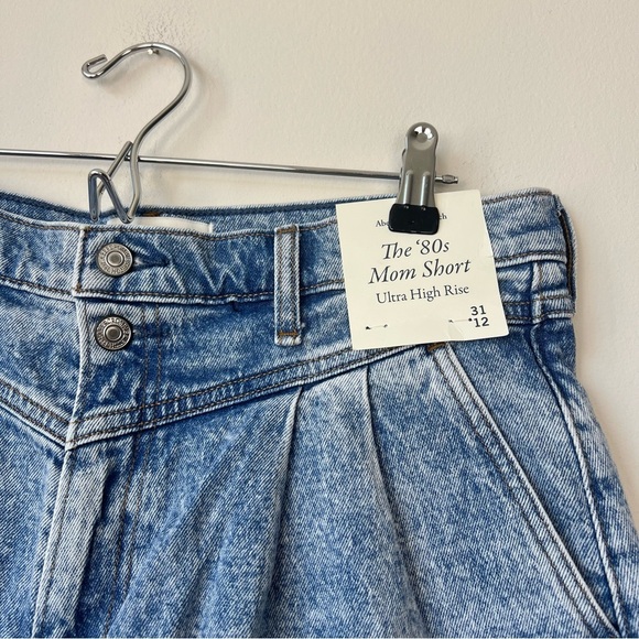 NWT Abercrombie The 80’s Mom Short Ultra High Rise Light Acid Wash - Picture 3 of 7